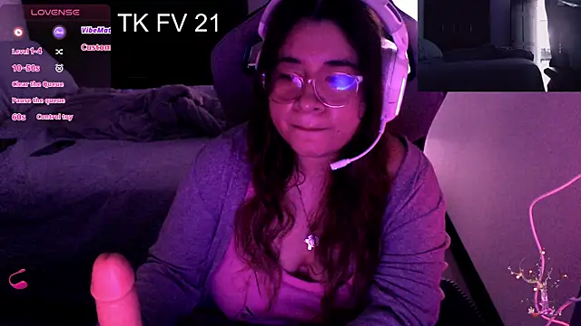 Pink girl0n online show from 16, 12, 2025