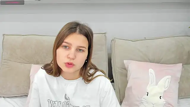 Elle Ellise online show from 6, 10, 2025