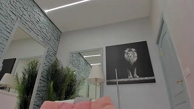 Snapshot of Reina_Cummings chatting on 4, 7, 2026 Reina Cummings online show from 4, 7, 2026