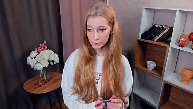 Snapshot of JulianaHewell chatting on 21, 9, 2025 JulianaHewell online show from 21, 9, 2025