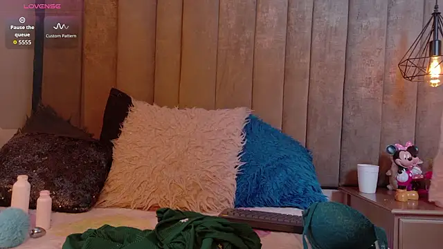 MisRoos online show from 2, 2, 2026