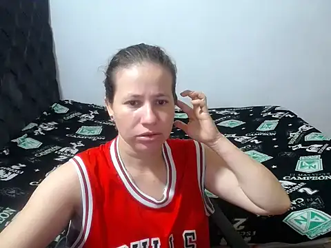 Snapshot of Valentina_charlys chatting on 23, 10, 2025 Valentina charlys online show from 23, 10, 2025