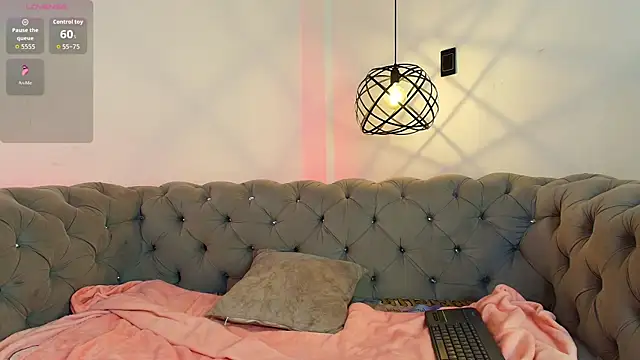 KhloeJohnson online show from 24, 9, 2025