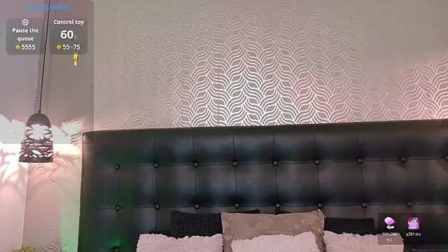 Snapshot of Sharonevanss_ chatting on 17, 11, 2025 Sharonevanss online show from 17, 11, 2025