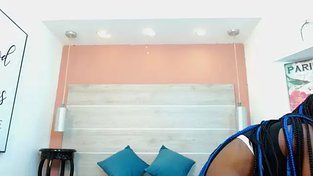Snapshot of AlexandraCambell chatting on 3, 5, 2026 AlexandraCambell online show from 3, 5, 2026