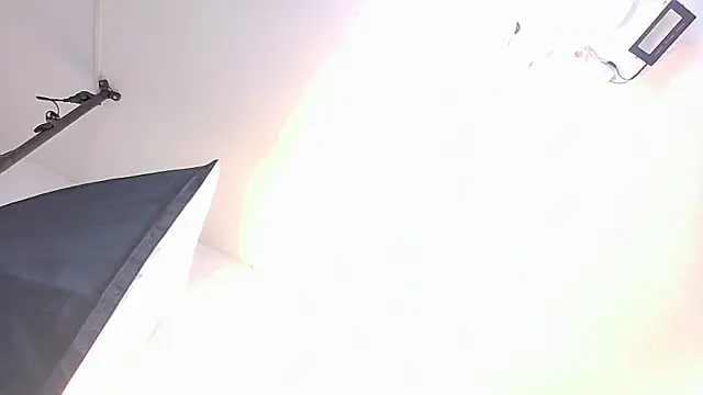 Snapshot of AlexandraCambell chatting on 17, 5, 2026 AlexandraCambell online show from 17, 5, 2026