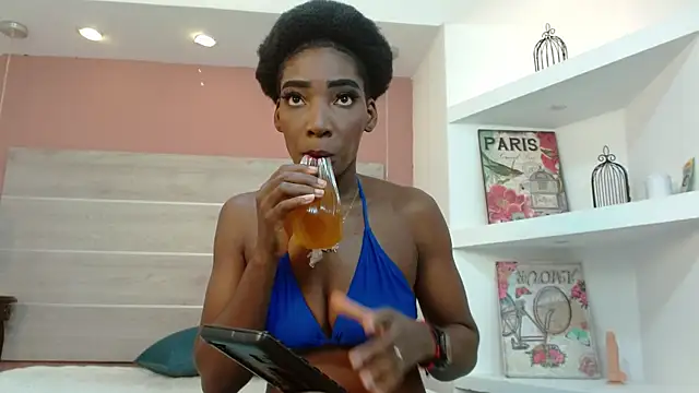 Snapshot of AlexandraCambell chatting on 22, 5, 2026 AlexandraCambell online show from 22, 5, 2026