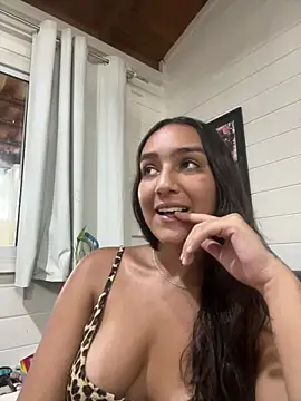 Snapshot of hannahhotwife chatting on 6, 4, 2026 hannahhotwife online show from 6, 4, 2026