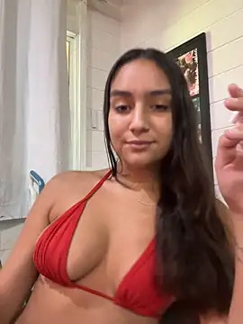 Snapshot of hannahhotwife chatting on 10, 4, 2026 hannahhotwife online show from 10, 4, 2026