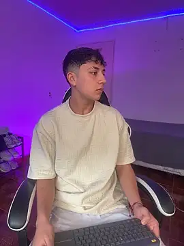 Snapshot of Casper___kyy chatting on 15, 11, 2025 Casper kyy online show from 15, 11, 2025