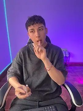 Snapshot of Casper___kyy chatting on 28, 11, 2025 Casper kyy online show from 28, 11, 2025