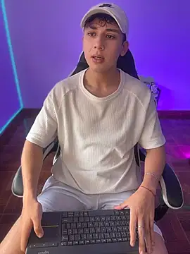 Snapshot of Casper___kyy chatting on 1, 12, 2025 Casper kyy online show from 1, 12, 2025