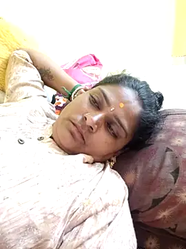 Snapshot of madavi123 chatting on 10, 9, 2025 madavi123 online show from 10, 9, 2025