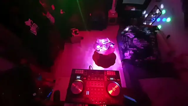 Snapshot of tripleCHECK chatting on 23, 10, 2025 tripleCHECK online show from 23, 10, 2025