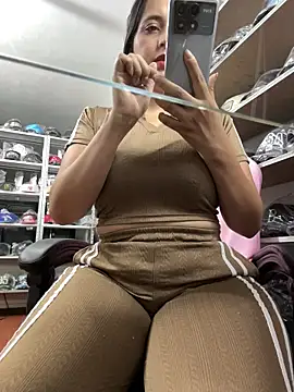 Snapshot of GiaDuque chatting on 13, 1, 2026 GiaDuque online show from 13, 1, 2026