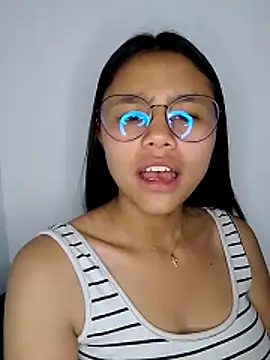 Snapshot of SofieLove_01 chatting on 5, 2, 2026 SofieLove 01 online show from 5, 2, 2026