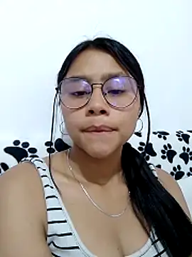 Snapshot of SofieLove_01 chatting on 5, 4, 2026 SofieLove 01 online show from 5, 4, 2026