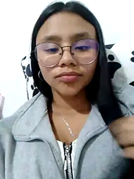 Snapshot of SofieLove_01 chatting on 6, 4, 2026 SofieLove 01 online show from 6, 4, 2026