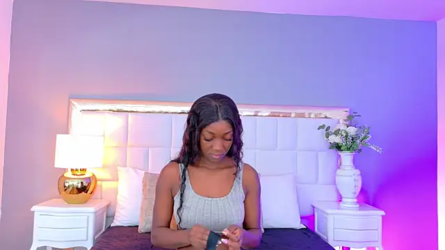 MadeleineHocker online show from 10, 9, 2025