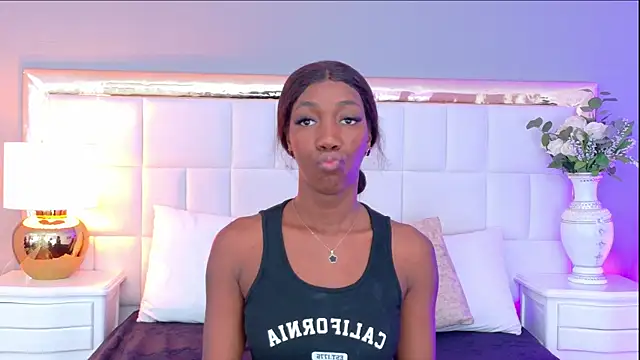 MadeleineHocker online show from 14, 9, 2025