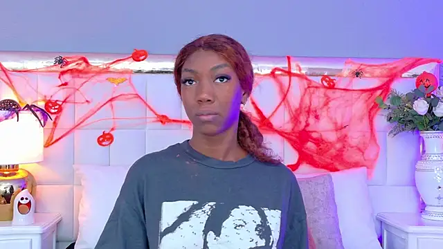 MadeleineHocker online show from 30, 10, 2025