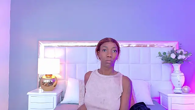 MadeleineHocker online show from 12, 11, 2025