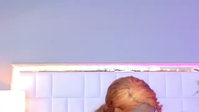 MadeleineHocker online show from 19, 12, 2025