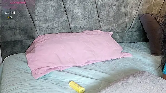 ValeriGallardo17 online show from 5, 11, 2025