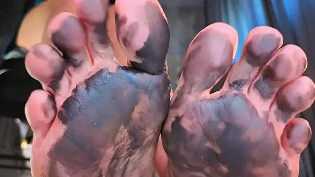 Feet Heelss online show from 26, 9, 2025