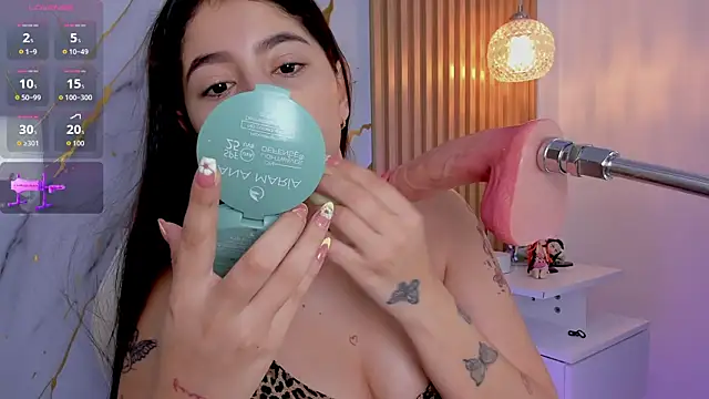alissaowens  online show from 8, 5, 2026