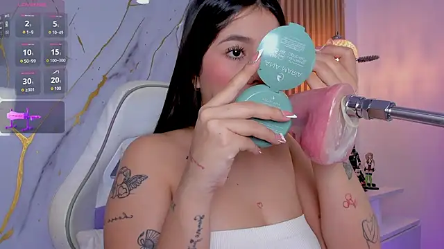 alissaowens  online show from 25, 5, 2026