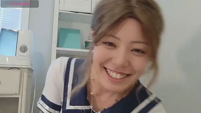 Nana with online show from 10, 2, 2026