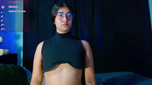 Snapshot of EVAH_LEE_ chatting on 17, 10, 2025 EVAH LEE online show from 17, 10, 2025