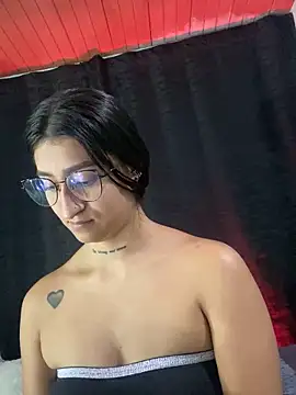 Snapshot of EVAH_LEE_ chatting on 31, 10, 2025 EVAH LEE online show from 31, 10, 2025