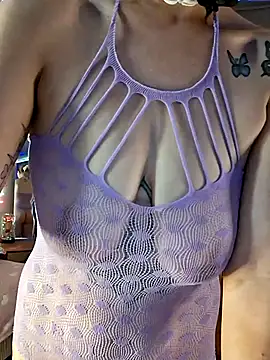Snapshot of PeachyAriel chatting on 13, 4, 2026 PeachyAriel online show from 13, 4, 2026