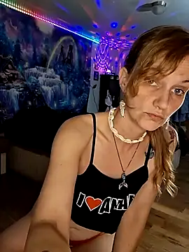 Snapshot of PeachyAriel chatting on 6, 5, 2026 PeachyAriel online show from 6, 5, 2026