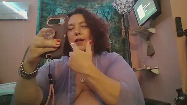 Snapshot of lil-gemini-hippy chatting on 6, 5, 2026 lil-gemini-hippy online show from 6, 5, 2026
