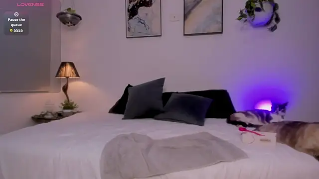 MiaCoopper online show from 25, 10, 2025