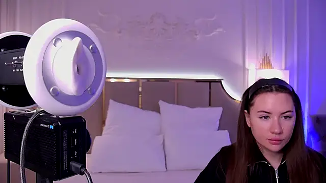 MeganStrain online show from 19, 9, 2025