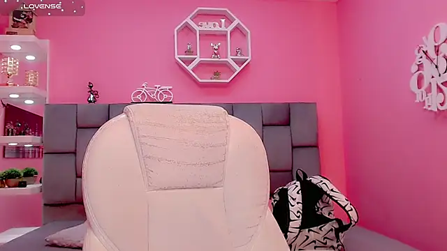 KlhoeGill online show from 23, 9, 2025