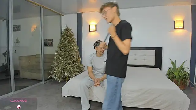 Bisexlifehot   online show from 24, 11, 2025