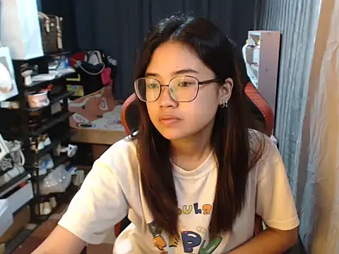 urhoneybunny25 online show from 10, 10, 2025