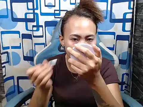joanpetite online show from 24, 4, 2026