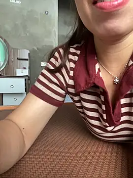 Snapshot of Old_girl chatting on 4, 10, 2025 Old girl online show from 4, 10, 2025