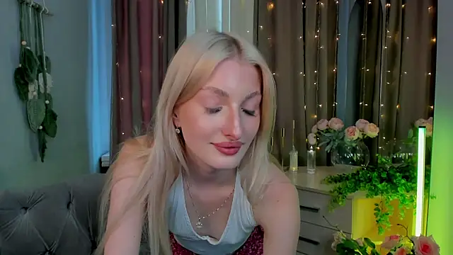 Sarrah blush online show from 15, 9, 2025