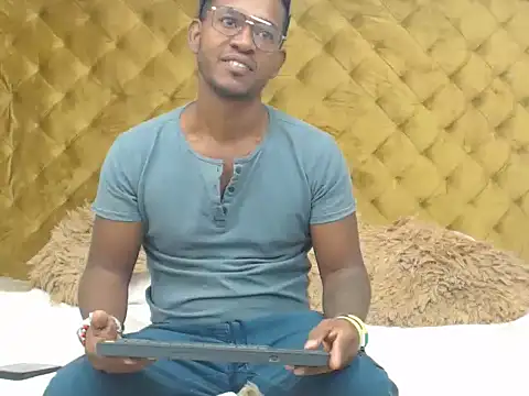 Snapshot of AndyCalifornia1 chatting on 17, 10, 2025 AndyCalifornia1 online show from 17, 10, 2025
