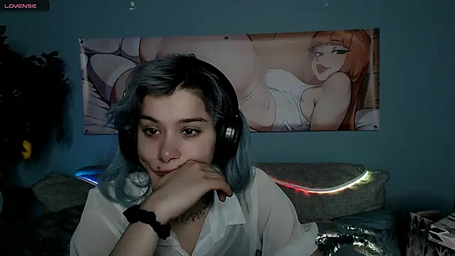 Snapshot of SophieAsh chatting on 7, 10, 2025 SophieAsh online show from 7, 10, 2025