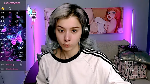 Snapshot of SophieAsh chatting on 17, 10, 2025 SophieAsh online show from 17, 10, 2025