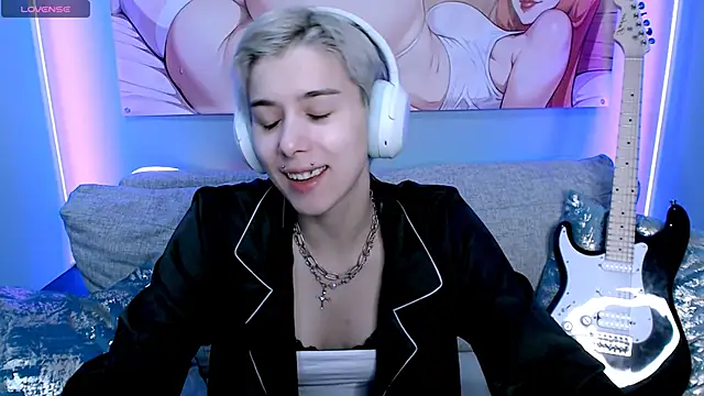 Snapshot of SophieAsh chatting on 16, 11, 2025 SophieAsh online show from 16, 11, 2025