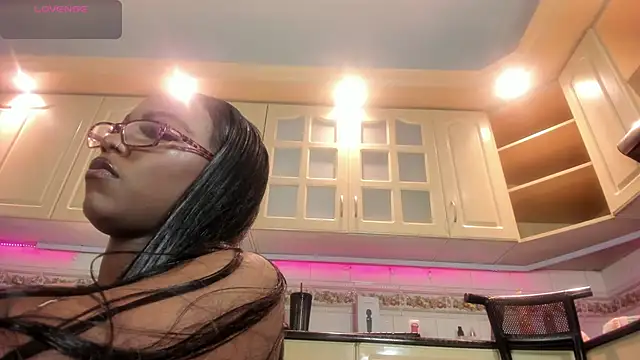 ReinaMiah online show from 7, 11, 2025